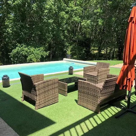 Charmant Petit Gite Au Milieu De La Verdure Coulounieix-Chamiers Exterior foto